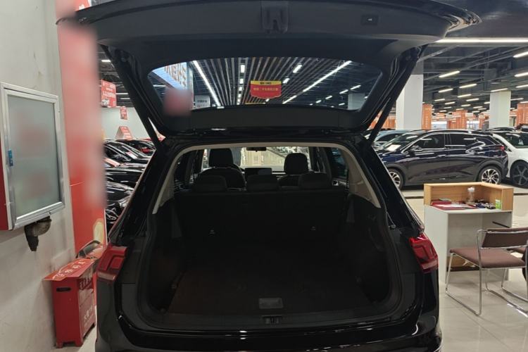 Used Volkswagen Tiguan L 2024 300TSI Automatic Two-Wheel Drive Smart Edition Trunk