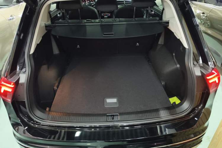 Used Volkswagen Tiguan L 2024 330TSI Automatic Two-Wheel Drive R-Line Enhanced Edition Trunk