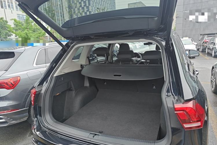 Used Volkswagen Tiguan L 2024 Outstanding Model 330TSI Automatic Two-Wheel Drive R-Line Dragon Glory Edition Trunk