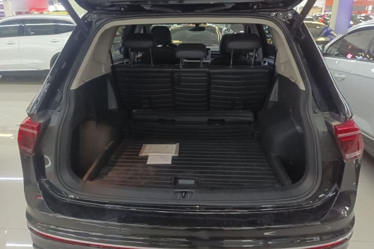 Used Volkswagen Tiguan L 2024 330TSI Automatic Two-Wheel Drive R-Line Enhanced Edition Trunk