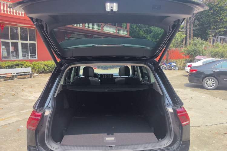 Used Volkswagen Tiguan L 2024 330TSI Automatic Two-Wheel Drive R-Line Enhanced Edition Trunk