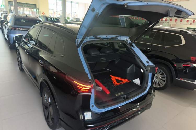 Used Volkswagen Tiguan L 2024 PRO 380TSI Four-Wheel Drive R-Line Prestige Edition Trunk