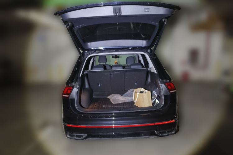 Used Volkswagen Tiguan L 2024 Outstanding Model 330TSI Automatic Two-Wheel Drive R-Line Dragon Glory Edition Trunk