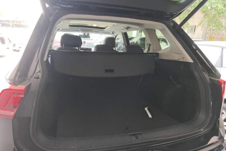 Used Volkswagen Tiguan L 2024 300TSI Automatic Two-Wheel Drive Smart Edition Trunk