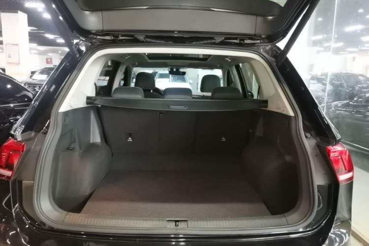 Used Volkswagen Tiguan L 2024 Outstanding Model 330TSI Automatic Two-Wheel Drive R-Line Dragon Glory Edition Trunk
