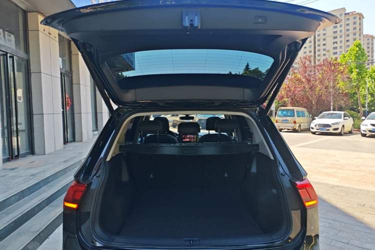 Used Volkswagen Tiguan L 2024 Outstanding Model 330TSI Automatic Two-Wheel Drive R-Line Dragon Glory Edition Trunk