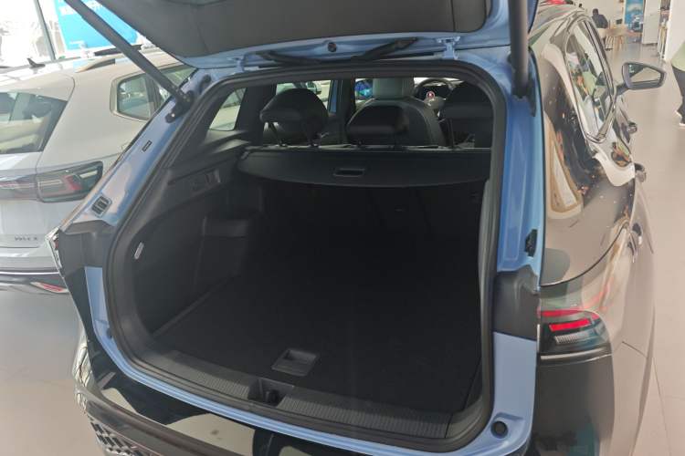 Used Volkswagen Tiguan L 2024 PRO 380TSI Four-Wheel Drive R-Line Prestige Edition Trunk