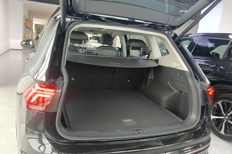 Used Volkswagen Tiguan L 2024 330TSI Automatic Two-Wheel Drive R-Line Enhanced Edition Trunk