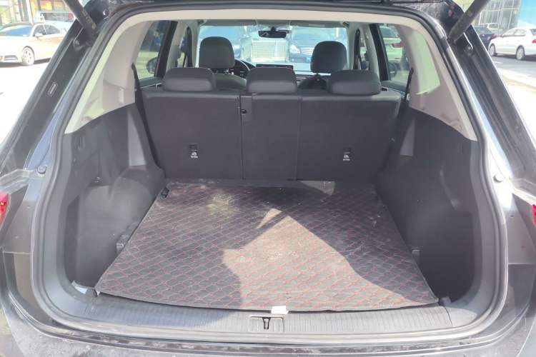 Used Volkswagen Tiguan L 2024 330TSI Automatic Two-Wheel Drive R-Line Enhanced Edition Trunk