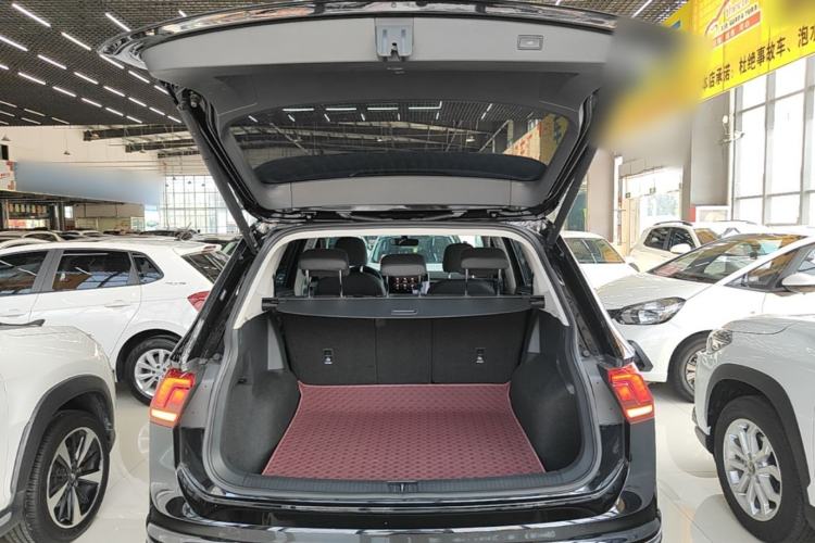 Used Volkswagen Tiguan L 2024 Outstanding Model 330TSI Automatic Two-Wheel Drive R-Line Dragon Glory Edition Trunk