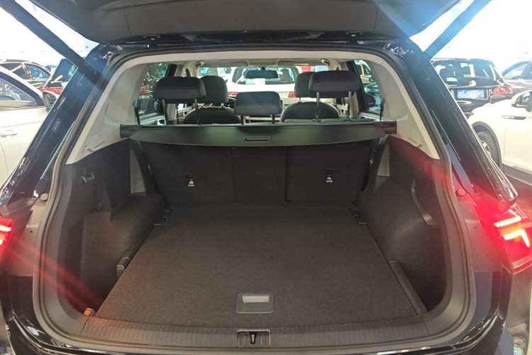 Used Volkswagen Tiguan L 2024 330TSI Automatic Two-Wheel Drive R-Line Enhanced Edition Trunk