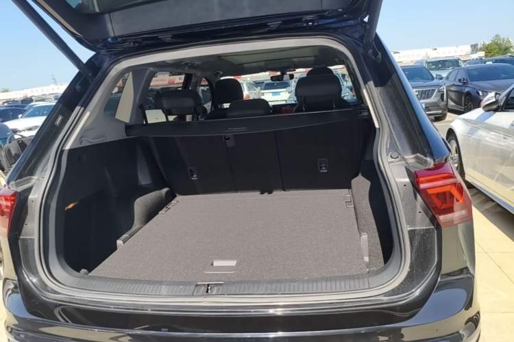 Used Volkswagen Tiguan L 2024 330TSI Automatic Two-Wheel Drive R-Line Enhanced Edition Trunk