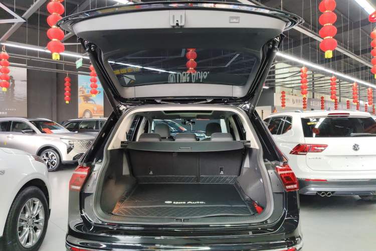 Used Volkswagen Tiguan L 2024 330TSI Automatic Two-Wheel Drive R-Line Enhanced Edition Trunk
