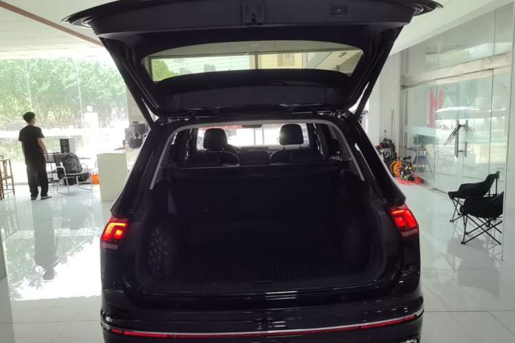 Used Volkswagen Tiguan L 2024 330TSI Automatic Two-Wheel Drive R-Line Enhanced Edition Trunk