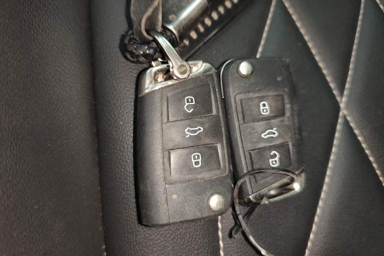 Used Volkswagen Tiguan L 2024 Outstanding Model 330TSI Automatic Two-Wheel Drive R-Line Dragon Glory Edition Vehicle Key