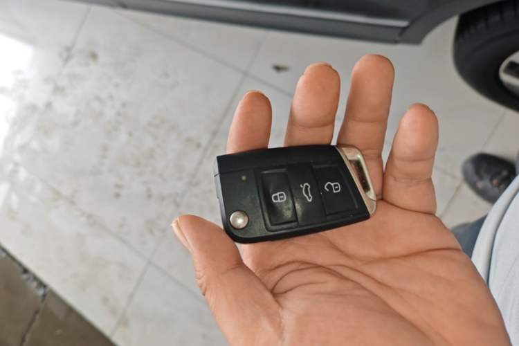 Used Volkswagen Tiguan L 2024 Outstanding Model 300TSI Automatic Two-Wheel Drive Longteng Edition Vehicle Key