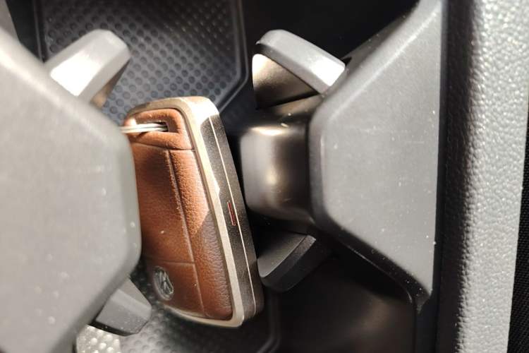 Used Volkswagen Tiguan L 2024 Outstanding Model 330TSI Automatic Two-Wheel Drive R-Line Dragon Glory Edition Vehicle Key