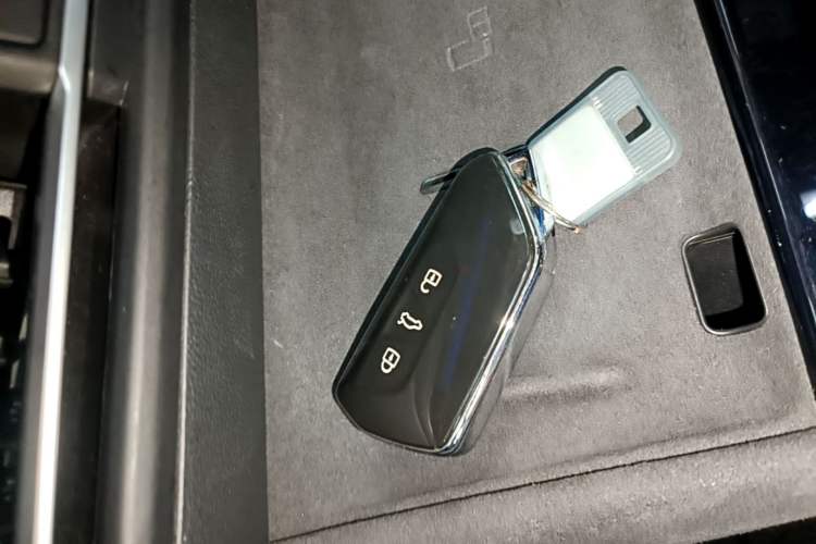 Used Volkswagen Tiguan L 2024 PRO 380TSI Four-Wheel Drive R-Line Prestige Edition Vehicle Key
