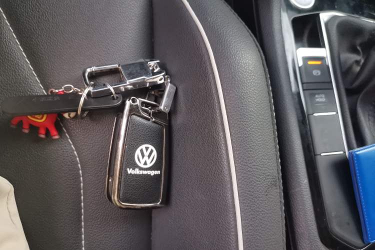 Used Volkswagen Tiguan L 2024 Outstanding Model 300TSI Automatic Two-Wheel Drive Longteng Edition Vehicle Key