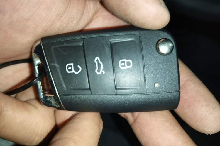 Used Volkswagen Tiguan L 2024 Outstanding Model 300TSI Automatic Two-Wheel Drive Longteng Edition Vehicle Key