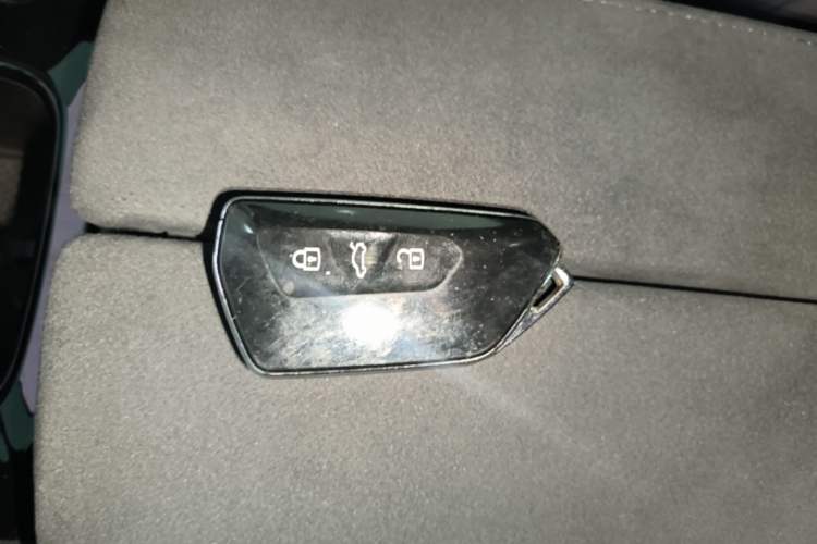 Used Volkswagen Tiguan L 2024 PRO 380TSI Four-Wheel Drive R-Line Prestige Edition Vehicle Key