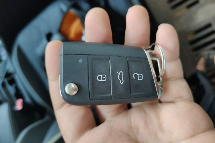 Used Volkswagen Tiguan L 2024 Outstanding Model 330TSI Automatic Two-Wheel Drive R-Line Dragon Glory Edition Vehicle Key