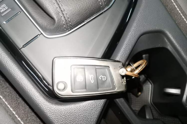 Used Volkswagen Tiguan L 2024 Outstanding Model 330TSI Automatic Two-Wheel Drive R-Line Dragon Glory Edition Vehicle Key