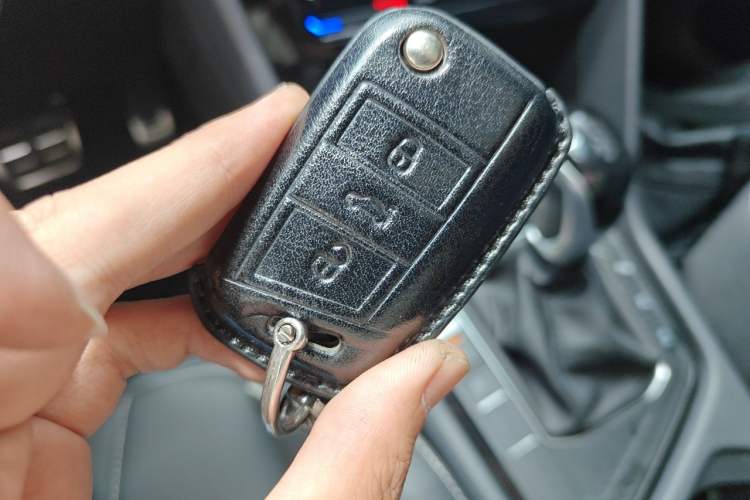 Used Volkswagen Tiguan L 2024 Outstanding Model 330TSI Automatic Two-Wheel Drive R-Line Dragon Glory Edition Vehicle Key
