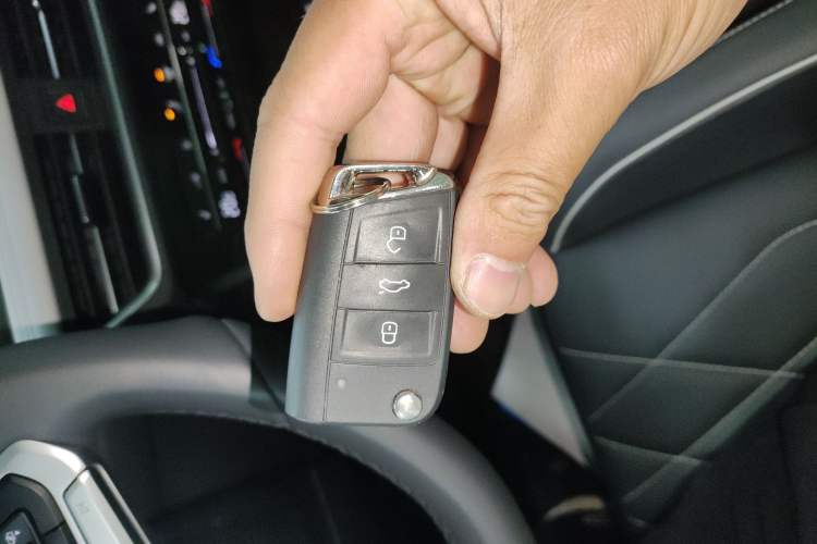 Used Volkswagen Tiguan L 2024 330TSI Automatic Two-Wheel Drive R-Line Enhanced Edition Vehicle Key