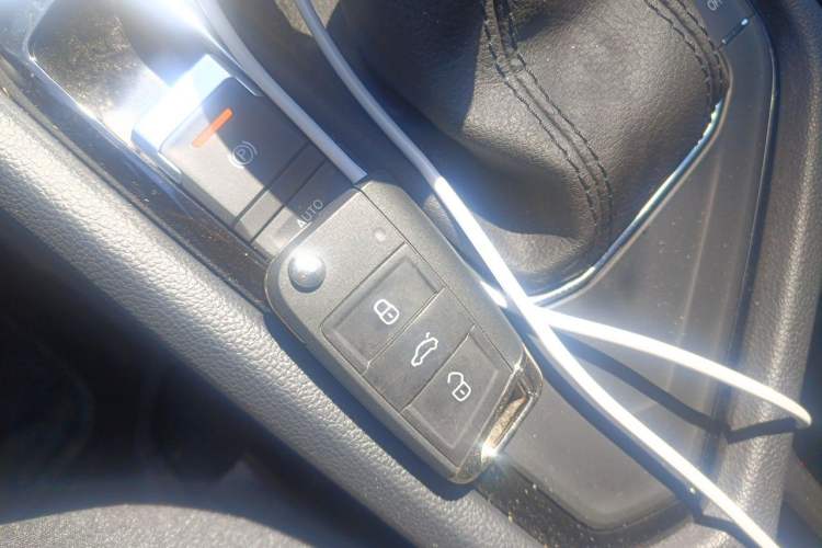 Used Volkswagen Tiguan L 2024 Outstanding Model 330TSI Automatic Two-Wheel Drive R-Line Dragon Glory Edition Vehicle Key