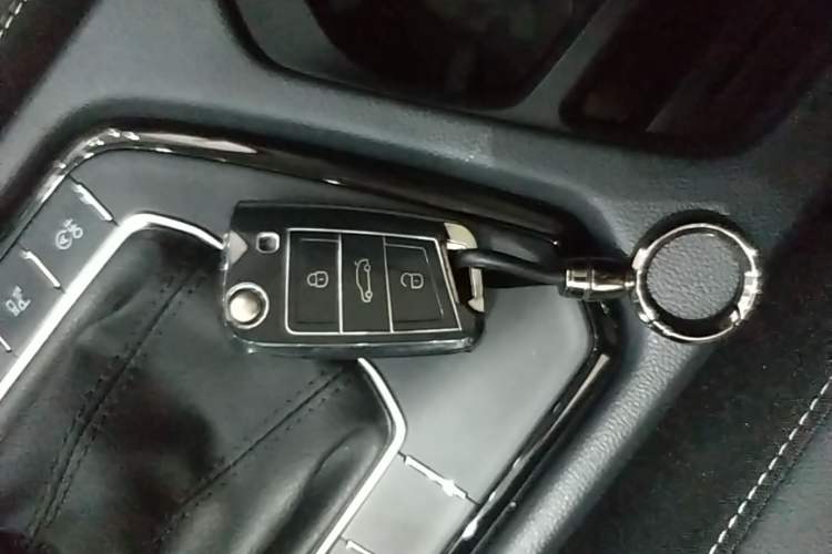 Used Volkswagen Tiguan L 2024 Outstanding Model 330TSI Automatic Two-Wheel Drive R-Line Dragon Glory Edition Vehicle Key