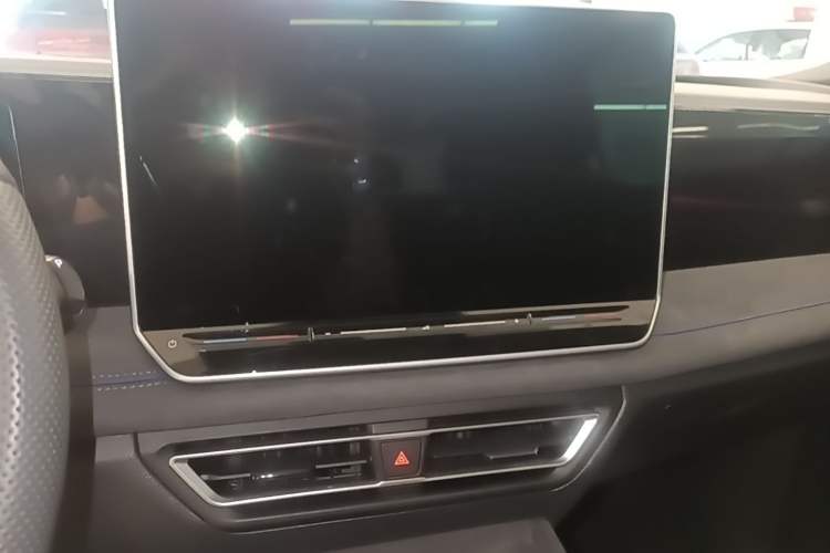Used Volkswagen Tiguan L 2024 PRO 380TSI Four-Wheel Drive R-Line Prestige Edition Audio And AC Panel