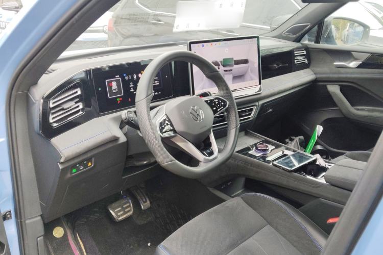 Used Volkswagen Tiguan L 2024 PRO 380TSI Four-Wheel Drive R-Line Prestige Edition Center Console