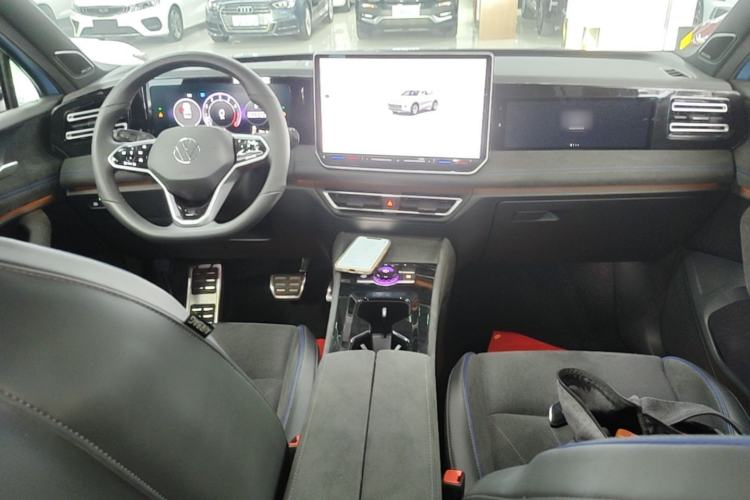 Used Volkswagen Tiguan L 2024 PRO 380TSI Four-Wheel Drive R-Line Prestige Edition Center Console