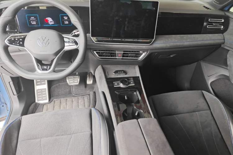 Used Volkswagen Tiguan L 2024 PRO 380TSI Four-Wheel Drive R-Line Prestige Edition Center Console