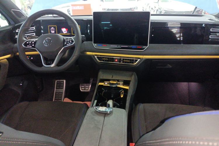 Used Volkswagen Tiguan L 2024 PRO 380TSI Four-Wheel Drive R-Line Prestige Edition Center Console