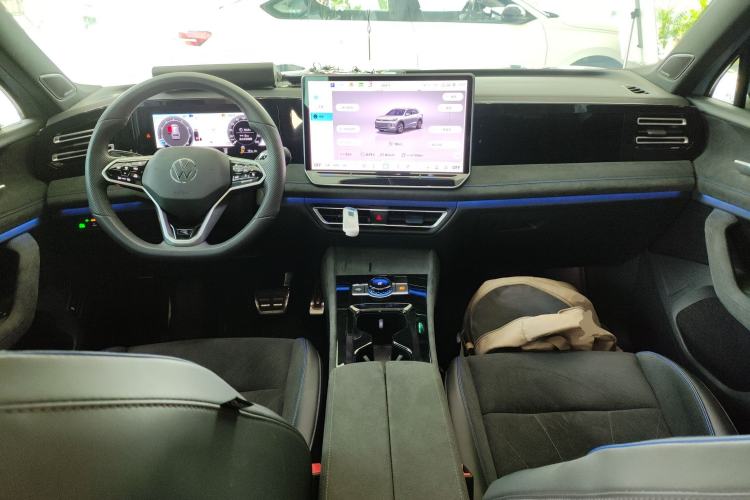 Used Volkswagen Tiguan L 2024 PRO 380TSI Four-Wheel Drive R-Line Prestige Edition Center Console