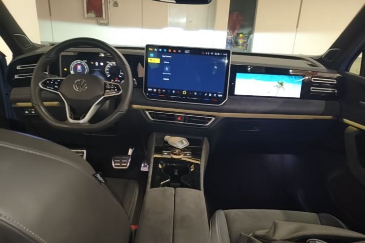 Used Volkswagen Tiguan L 2024 PRO 380TSI Four-Wheel Drive R-Line Prestige Edition Center Console