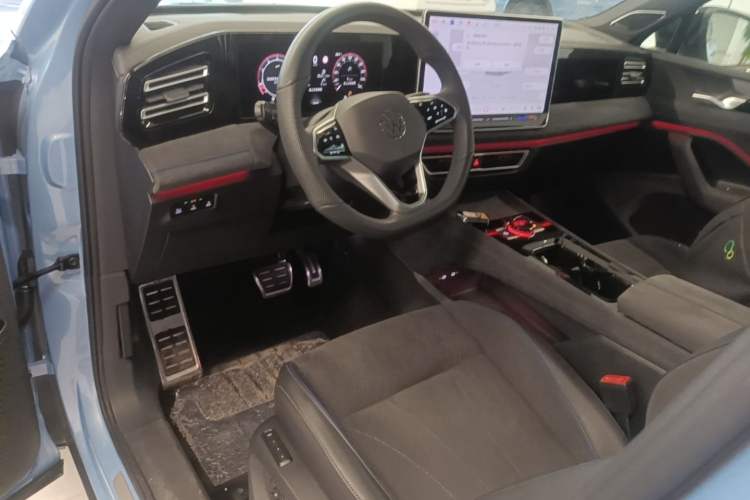 Used Volkswagen Tiguan L 2024 PRO 380TSI Four-Wheel Drive R-Line Prestige Edition Center Console