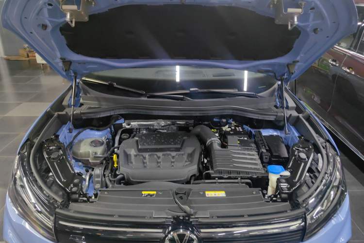 Used Volkswagen Tiguan L 2024 PRO 380TSI Four-Wheel Drive R-Line Prestige Edition Engine Bay