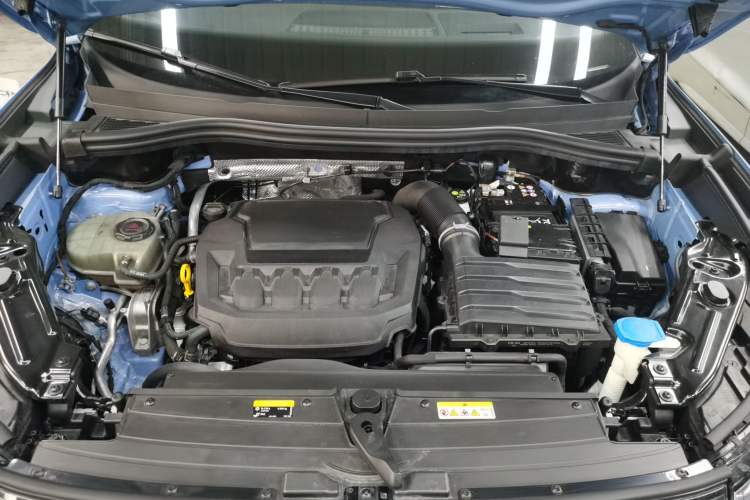 Used Volkswagen Tiguan L 2024 PRO 380TSI Four-Wheel Drive R-Line Prestige Edition Engine Bay