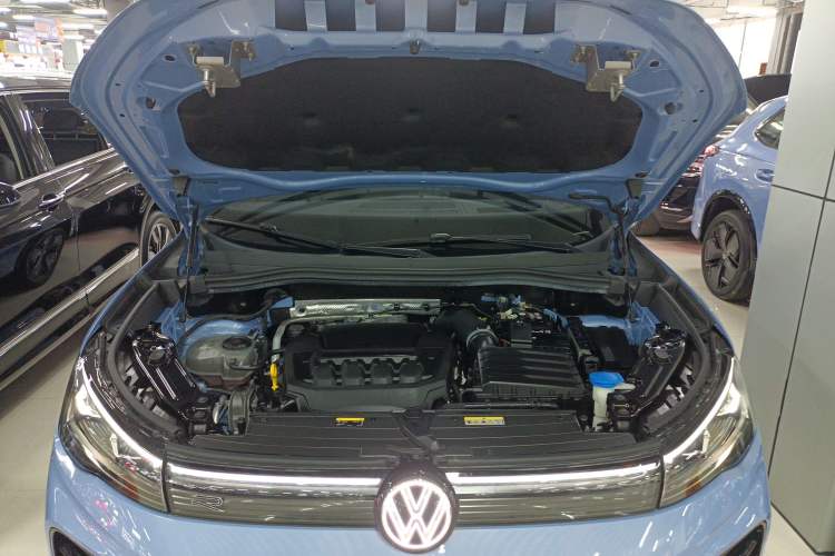 Used Volkswagen Tiguan L 2024 PRO 380TSI Four-Wheel Drive R-Line Prestige Edition Engine Bay