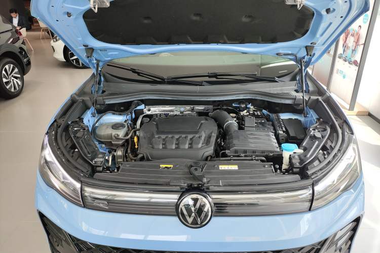 Used Volkswagen Tiguan L 2024 PRO 380TSI Four-Wheel Drive R-Line Prestige Edition Engine Bay