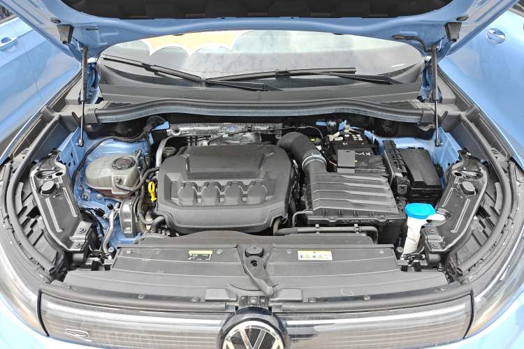 Used Volkswagen Tiguan L 2024 PRO 380TSI Four-Wheel Drive R-Line Prestige Edition Engine Bay