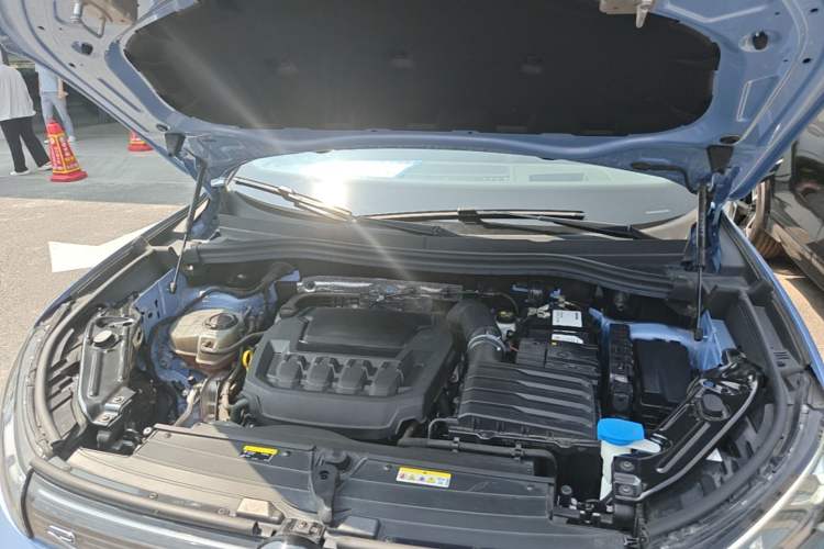 Used Volkswagen Tiguan L 2024 PRO 380TSI Four-Wheel Drive R-Line Prestige Edition Engine Bay