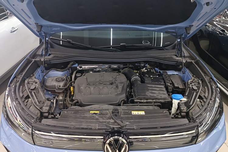 Used Volkswagen Tiguan L 2024 PRO 380TSI Four-Wheel Drive R-Line Prestige Edition Engine Bay