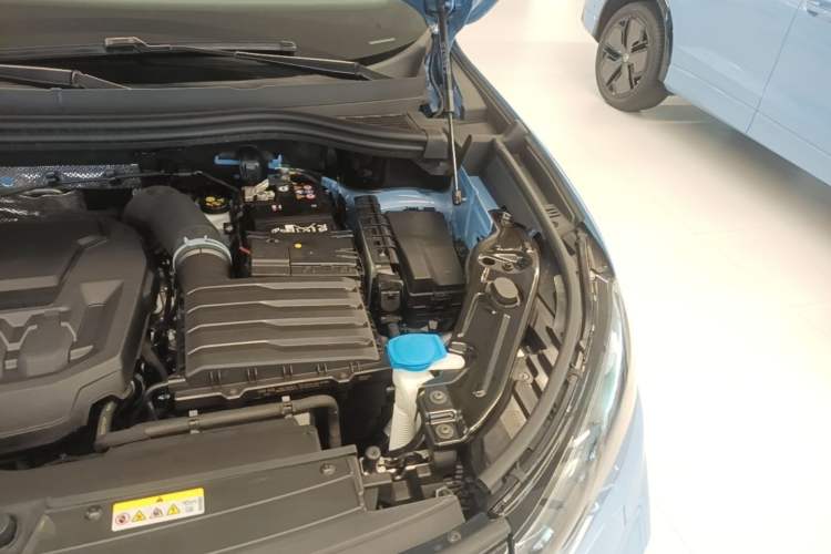 Used Volkswagen Tiguan L 2024 PRO 380TSI Four-Wheel Drive R-Line Prestige Edition Engine Bay Left