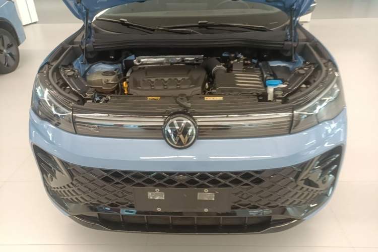Used Volkswagen Tiguan L 2024 PRO 380TSI Four-Wheel Drive R-Line Prestige Edition Engine Bay