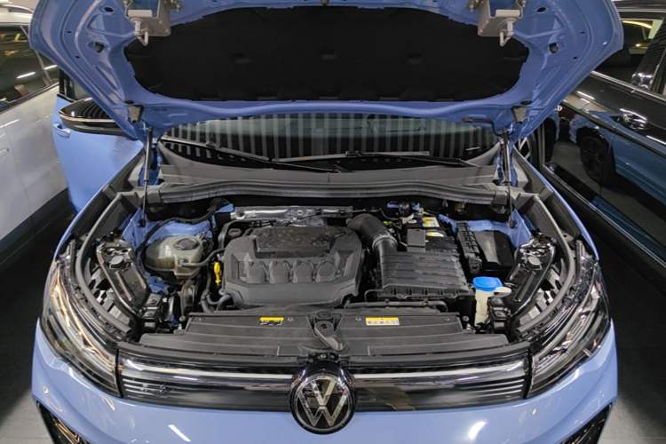 Used Volkswagen Tiguan L 2024 PRO 380TSI Four-Wheel Drive R-Line Prestige Edition Engine Bay