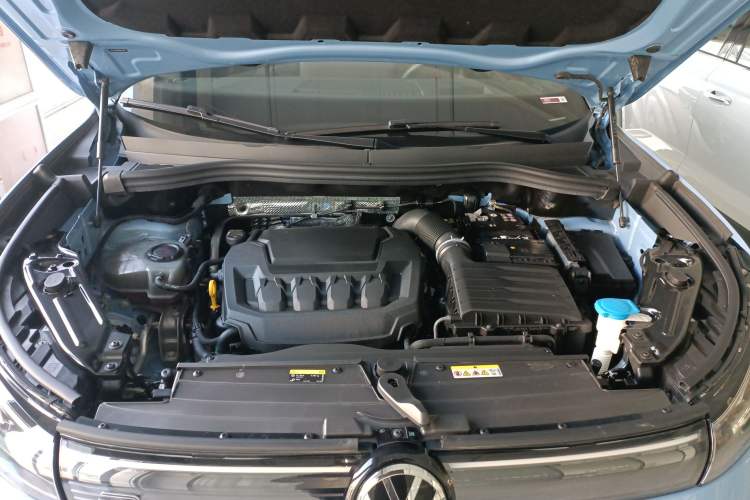 Used Volkswagen Tiguan L 2024 PRO 380TSI Four-Wheel Drive R-Line Prestige Edition Engine Bay